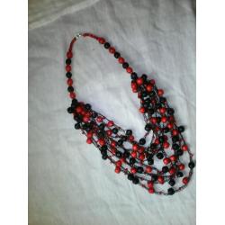 Буса з бісером (червоно-чорна)